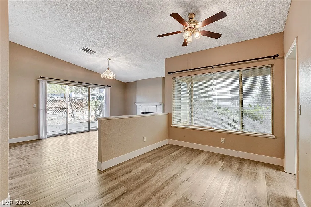 3 bed, 2.0 bath, 1175 sqft, $1,700 — Photo 4