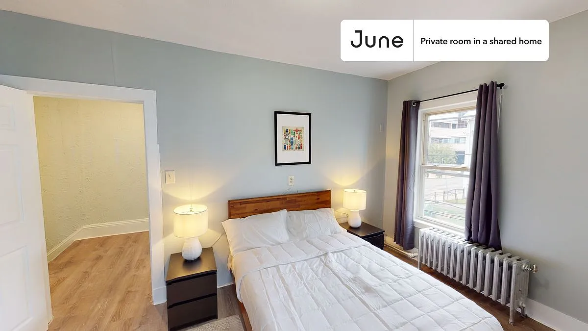Full bedroom in 7 bed/2 bath home in Allston #1505 E — Photo 2