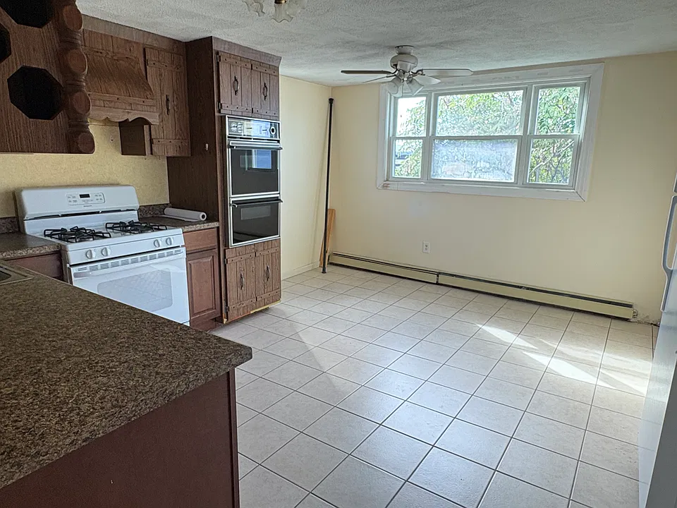 477 Sumner St #4