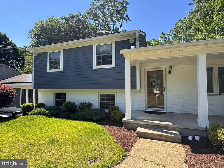 90 Avondale Cir — Photo 3