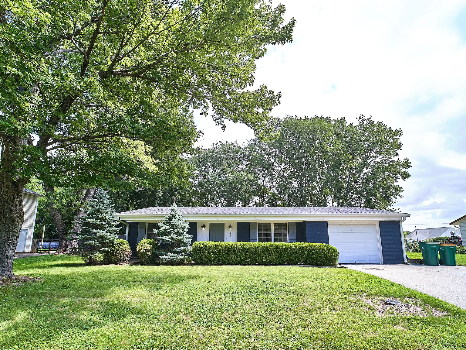 3 bed, 1328 sqft, $1,900 — Photo 1