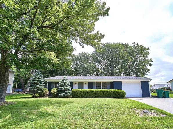 635 Lake View Dr, Zionsville, IN 46077
