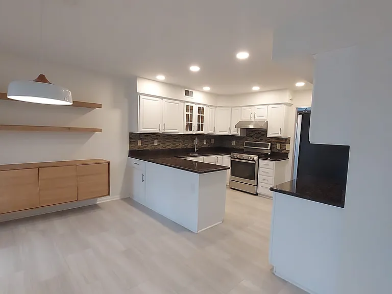 7418 Crestberry Ln — Photo 32