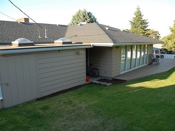 3rd image of 808 W Orchard Ave