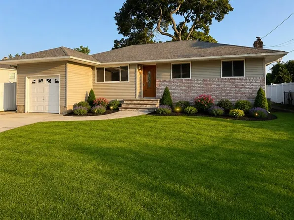 2 5th Avenue, Farmingdale, NY 11735