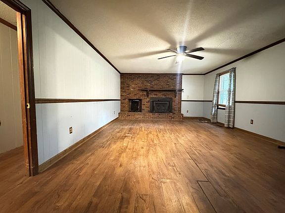 4th image of 8 Cedar Ln
