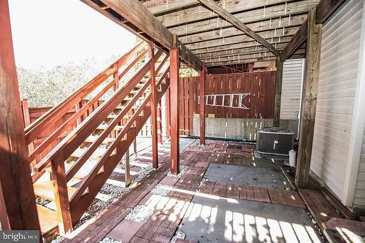 8359 Regal Oak Ct — Photo 34