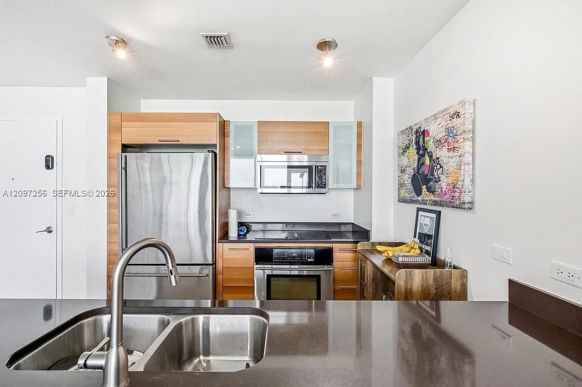 Four Midtown Miami Condo — Photo 4