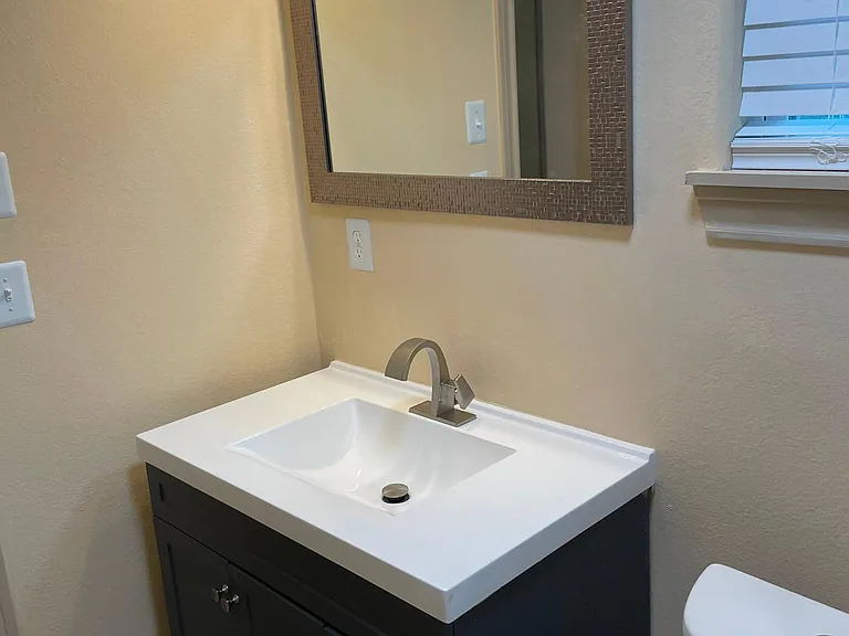 1715 Denver Ave — Photo 12