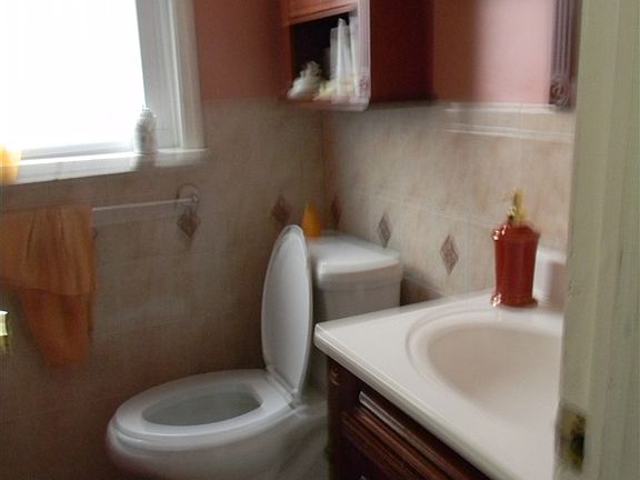 2nd image of 129 Custer Ave