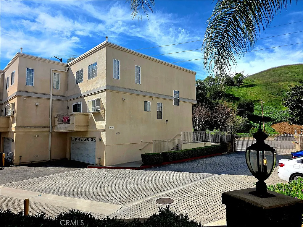 Building Photo - 5340 Las Virgenes Rd #1