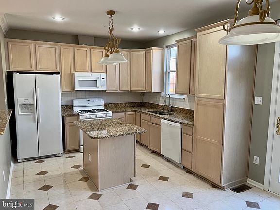4th image of 20804 Shamrock Glen Cir #1002