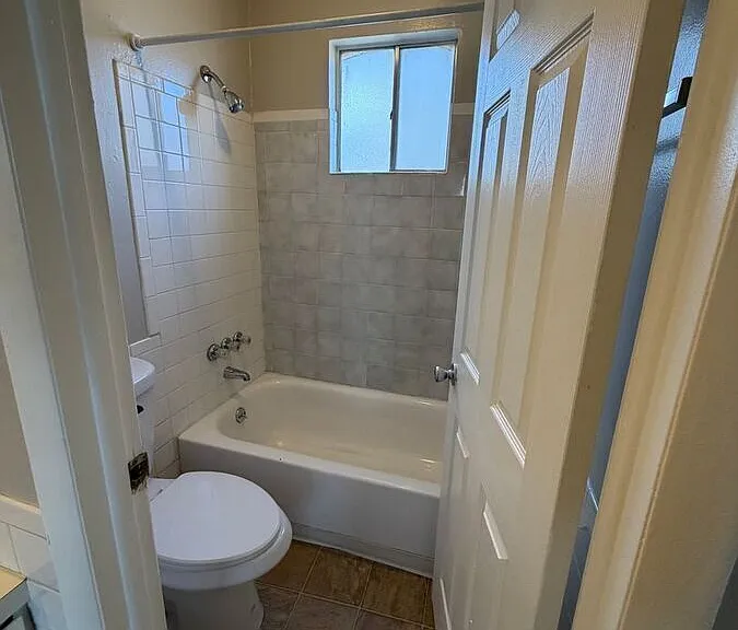 Keri Lyn Apartments — Photo 36