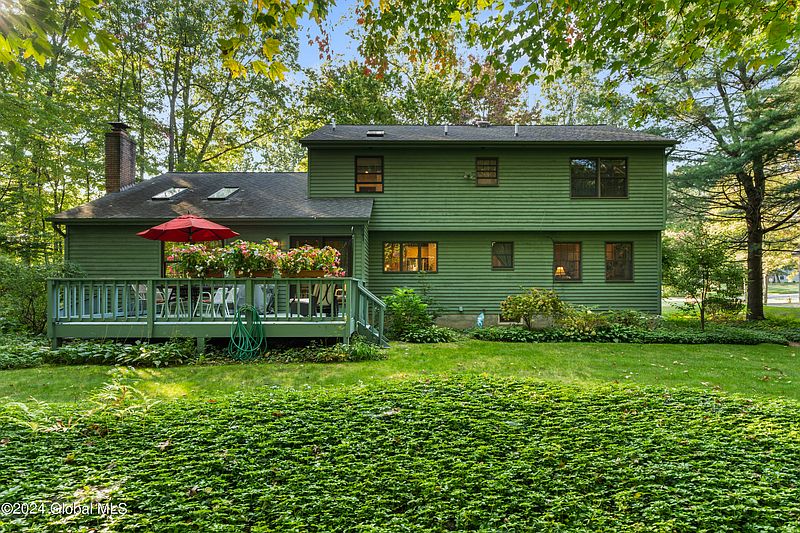 5th image of 37 Berkshire Dr W