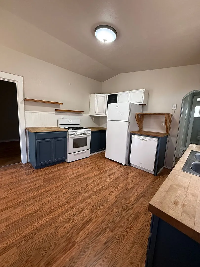 This charming property at 1005 W Park St in walking distants to Montana Tech. — Photo 3