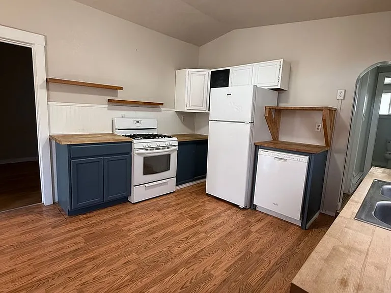 1005 W Park St — Photo 3