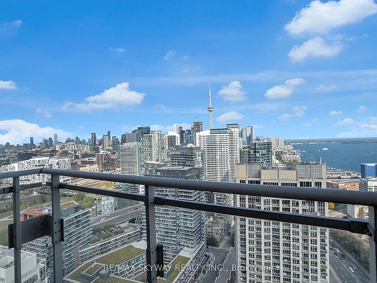 628 Fleet St #LPH03 — Photo 29