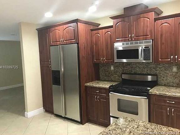3rd image of 7311 Sabal Dr