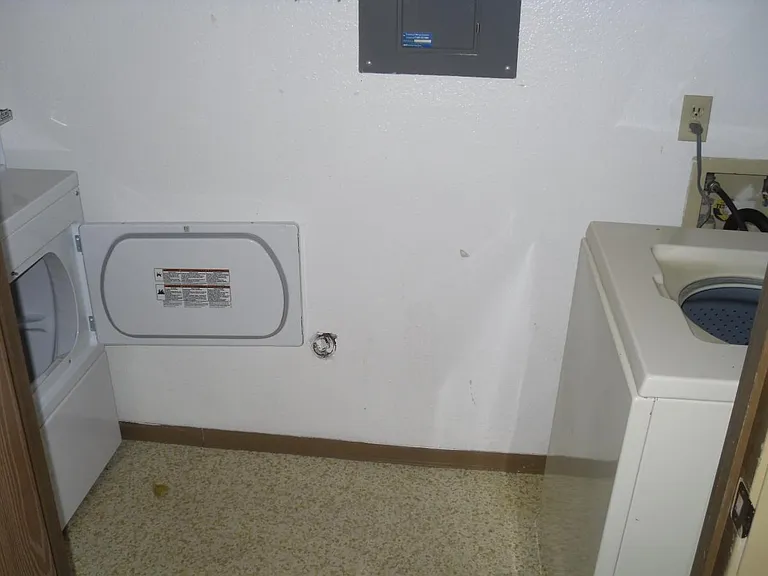 1163 S Harrison St #6 — Photo 2