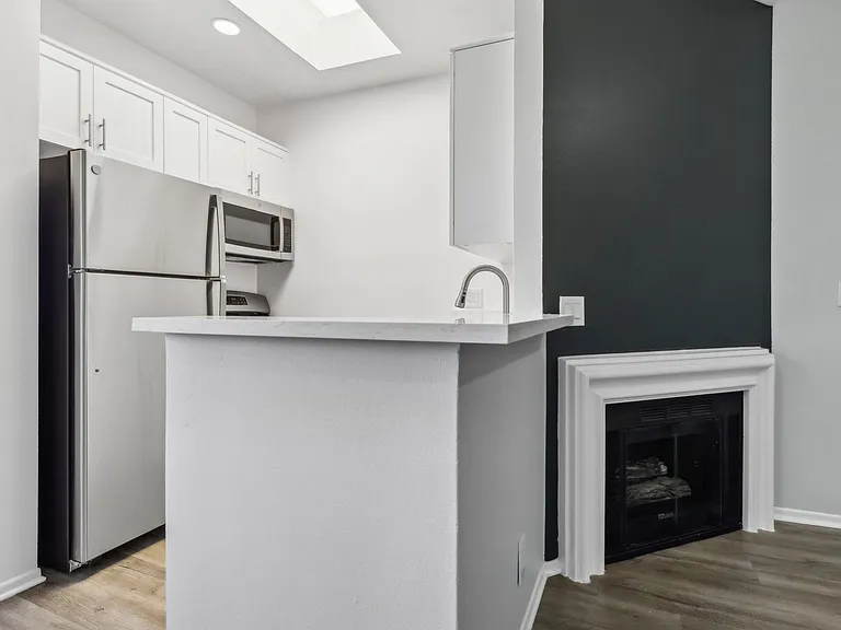 1223 Federal Ave — Photo 30
