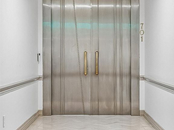 2nd image of 4500 Roland Ave APT 701