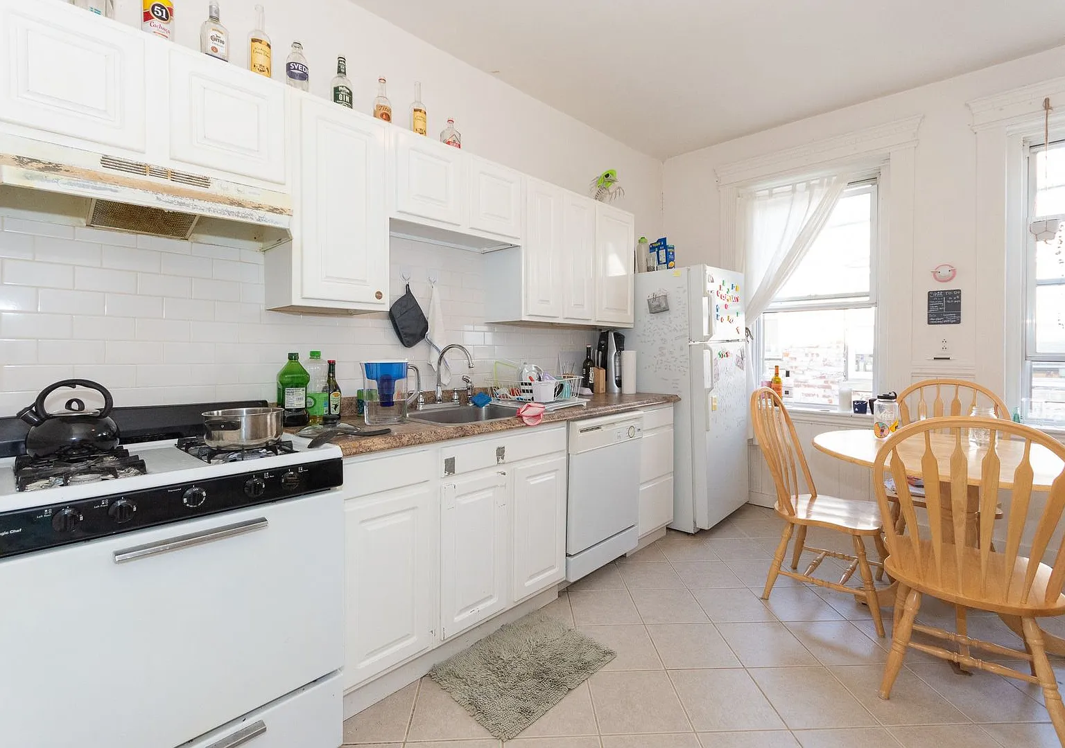 Newly Renovated Two Bedroom, Must See, Great Packard's Corner Location — Photo 1
