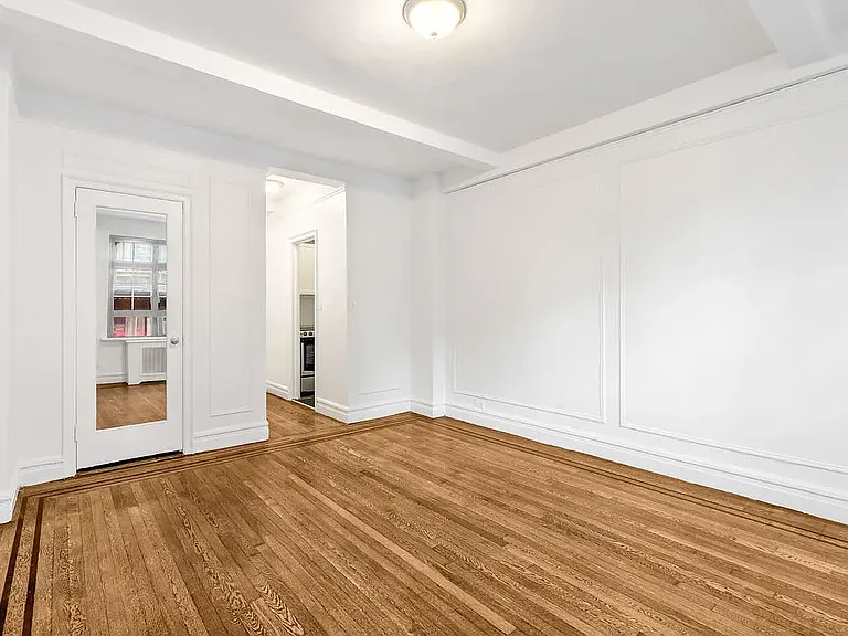 208 W 23rd St #203 — Photo 2