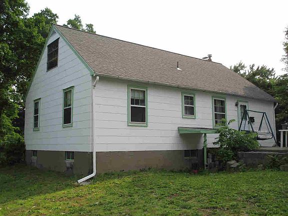 4th image of 28 South Dr