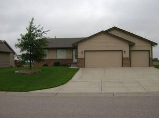 422 Rolling Acres Ct, Valley Center, KS 67147