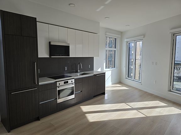2nd image of 333 Carrall St #704