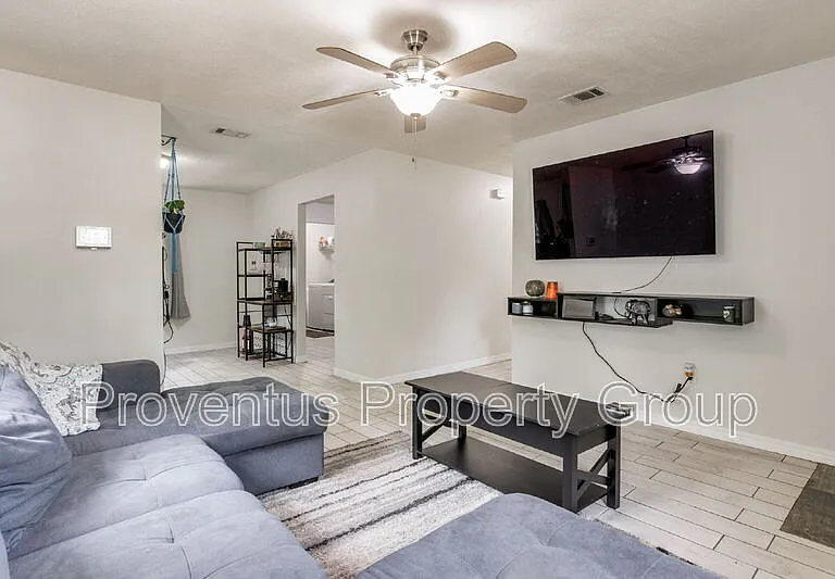 1261 Basin St — Photo 3