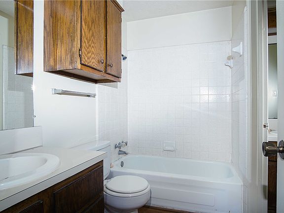 3rd image of 2404 Bandera Dr APT C