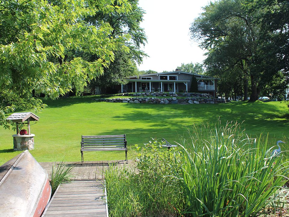 1st image of 2738 Bay Dr