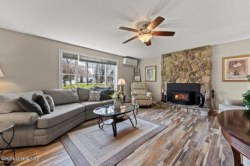 4th image of 26 Pinehurst Drive