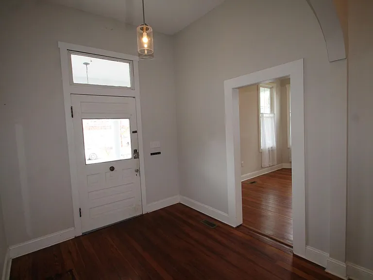 301 W 35th St — Photo 24