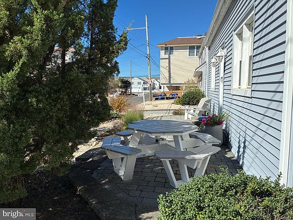 2nd image of 9 E Mermaid Ln