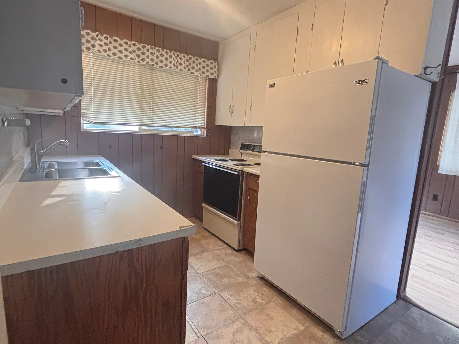 3 bed, 670 sqft, $2,400 — Photo 2
