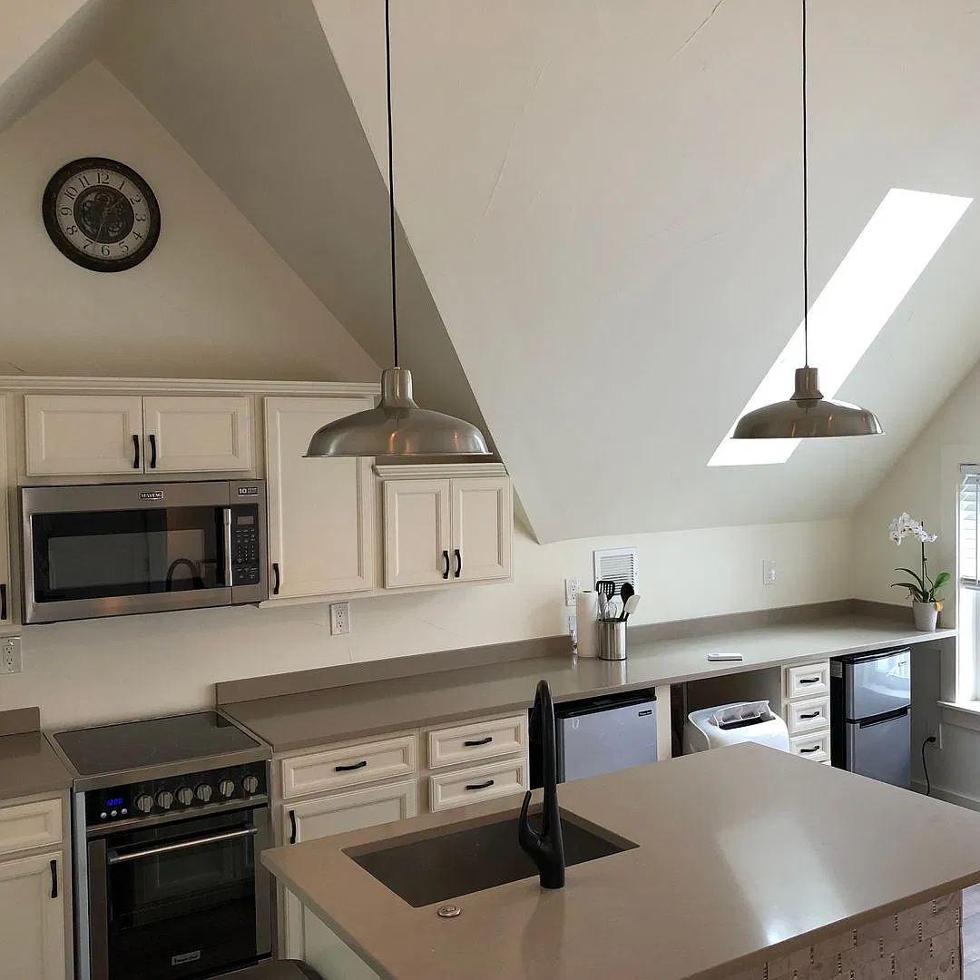 Brand new one bedroom second floor cottage. — Photo 2
