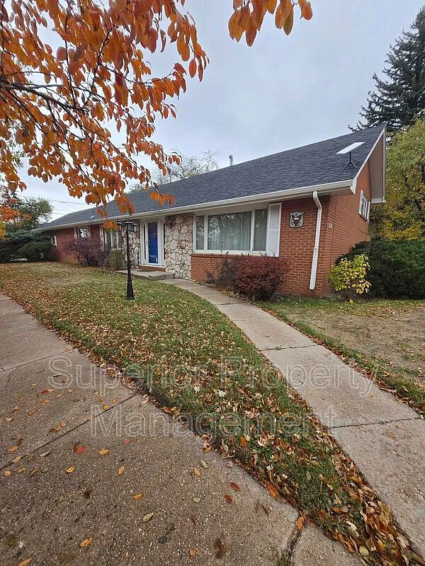 4 bed, 3.0 bath, 2184 sqft, $3,300 — Photo 2