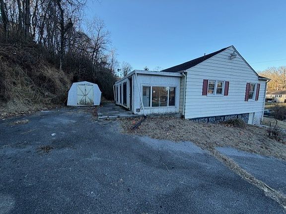 2nd image of 1169 Valley Dr