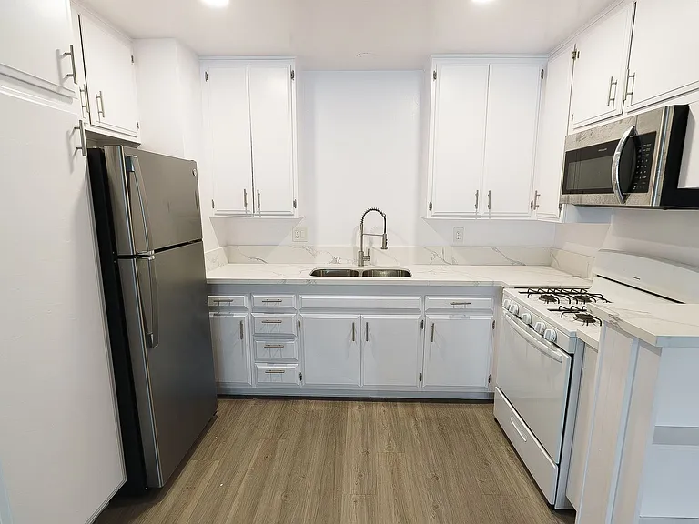 18400 Prairie Street — Photo 86