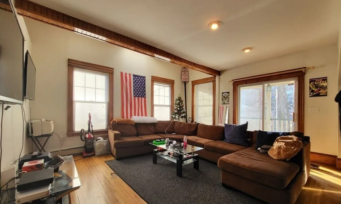 5 bed, $7,900 — Photo 3