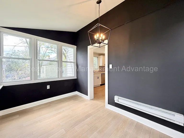 1330 E Chesterfield St — Photo 13