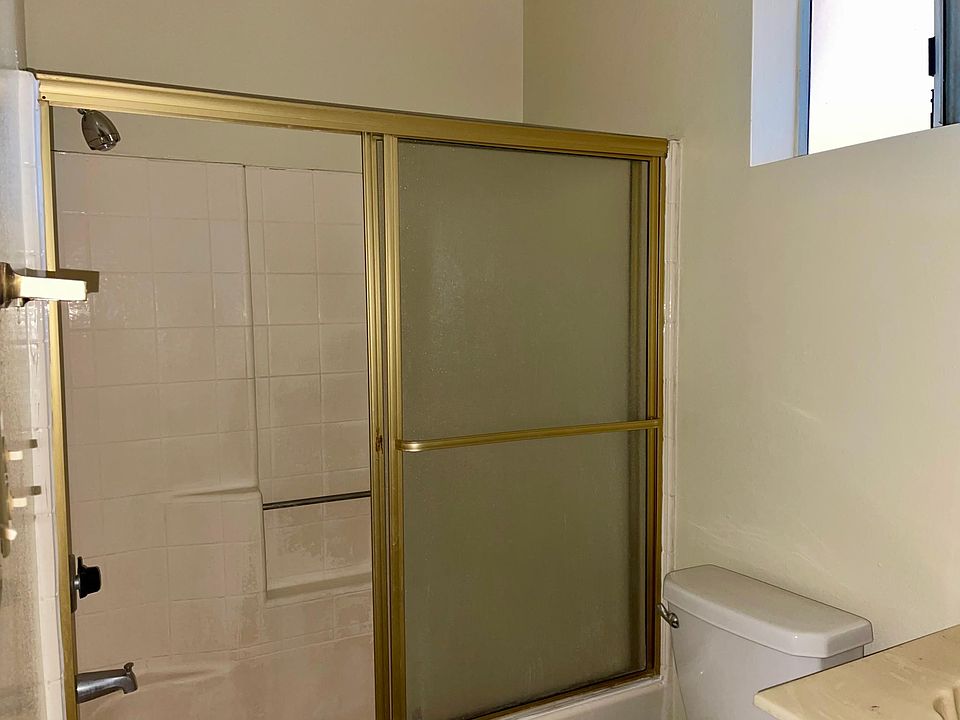 1st image of 422 N Oxford Ave APT 6