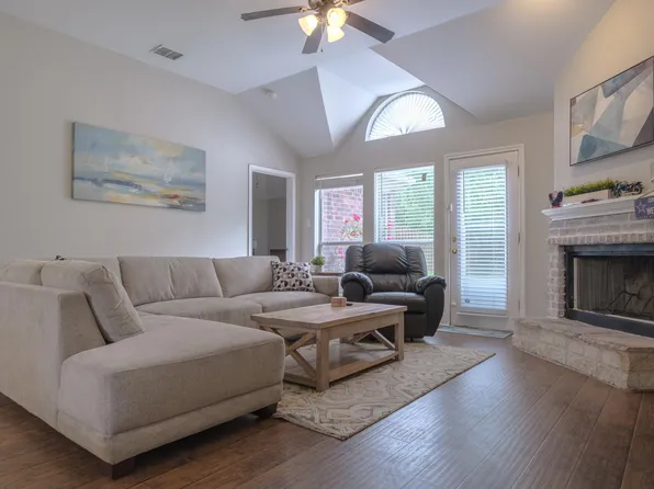 1228 S Center St, Arlington, TX 76010