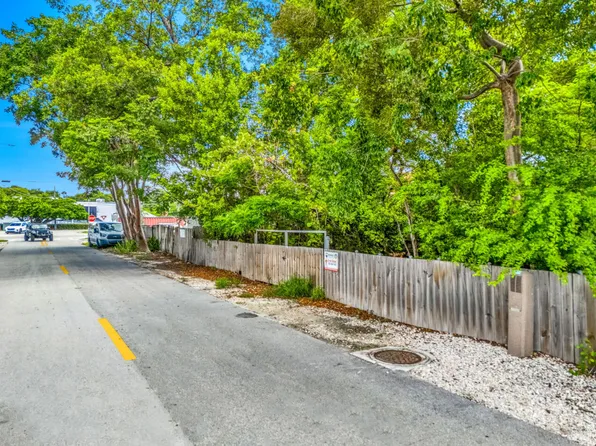 1032 Snapper Ln, Key Largo, FL 33037