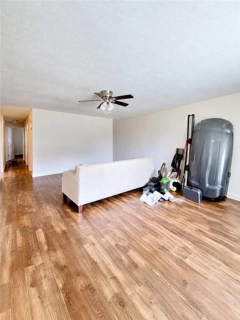 2 bed, 992 sqft, $1,200 — Photo 2