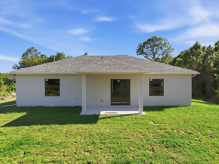 825 Carbon St E — Photo 13