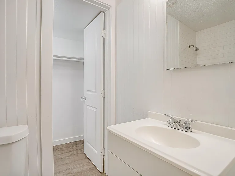 311 Byron St — Photo 7