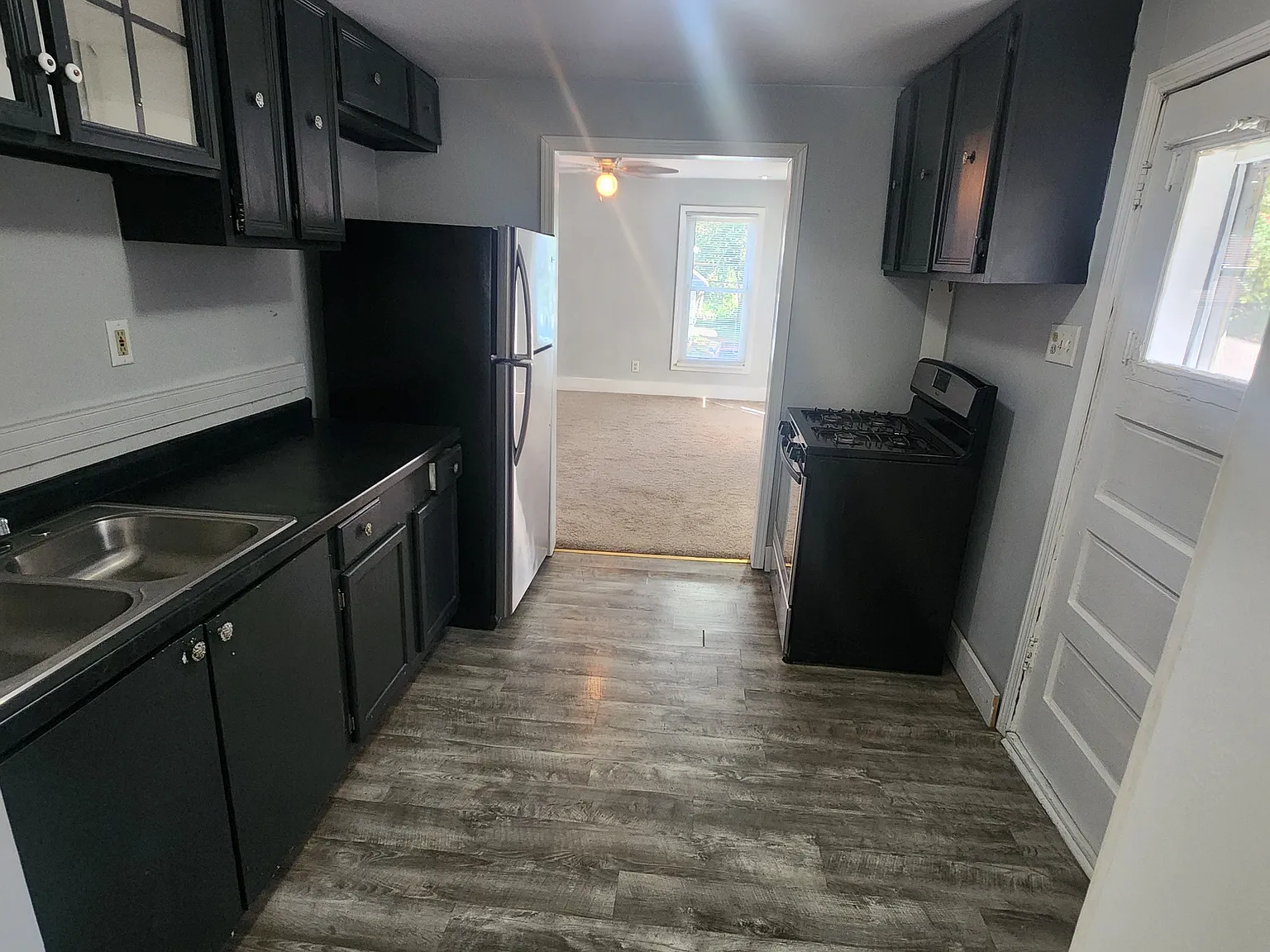 2 bed, 700 sqft, $1,250 — Photo 2